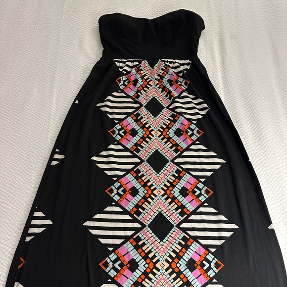 bebe Strapless Dress with Black and Vibrant Geometric Pattern - Picture 4 of 7